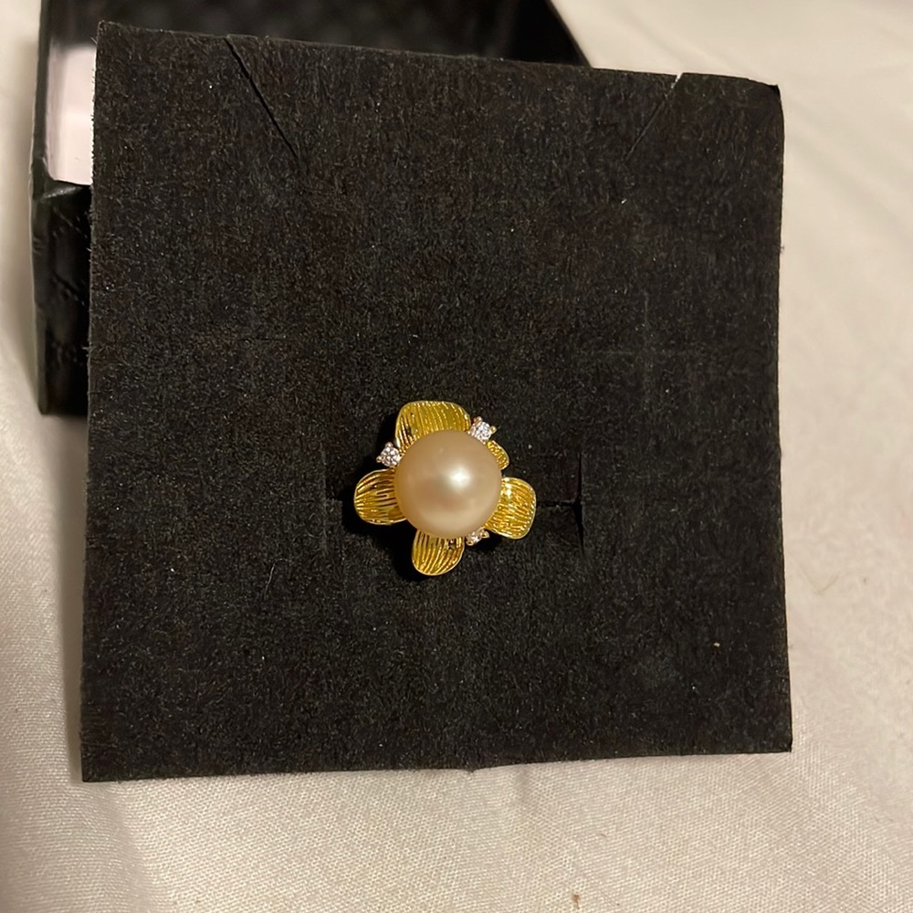 Handcrafted Adjustable Freshwater Pearl Ring - Flower Style - Small Rhinestones